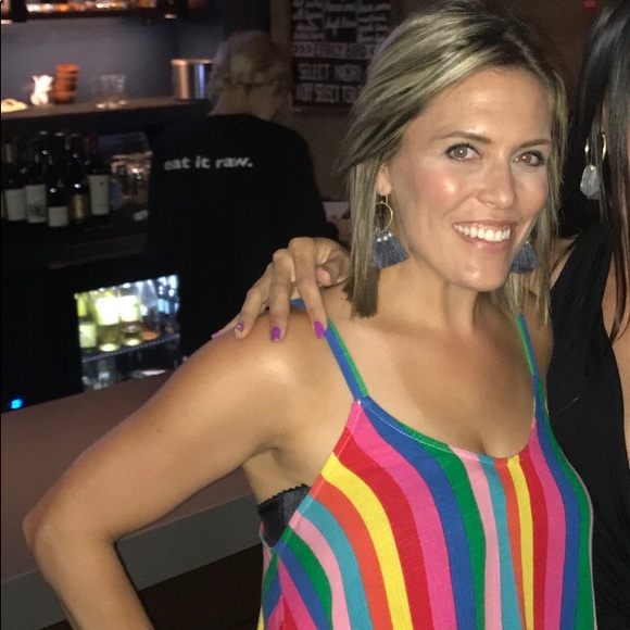 Meet your Posher, Lauren - Picture 2 of 2